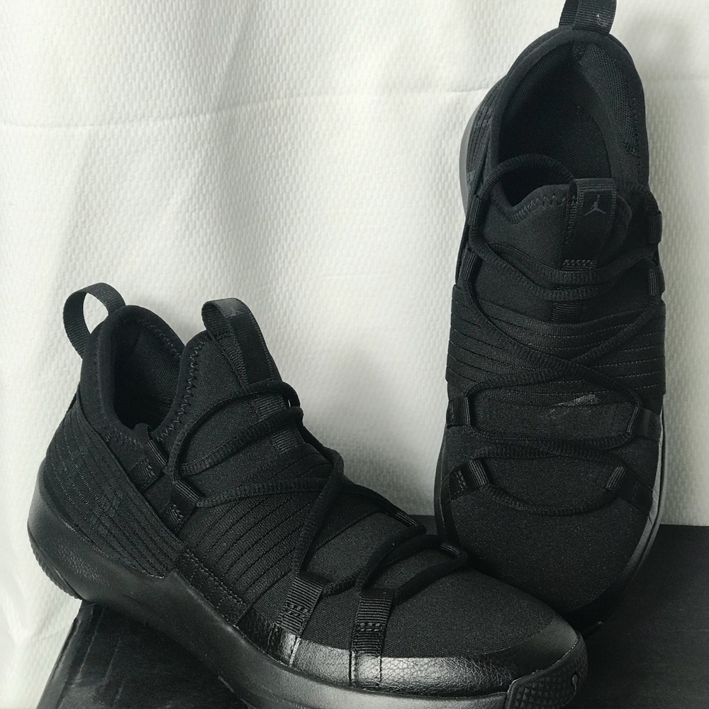 Boys Jordan Trainer pro BG. New in box never worn.